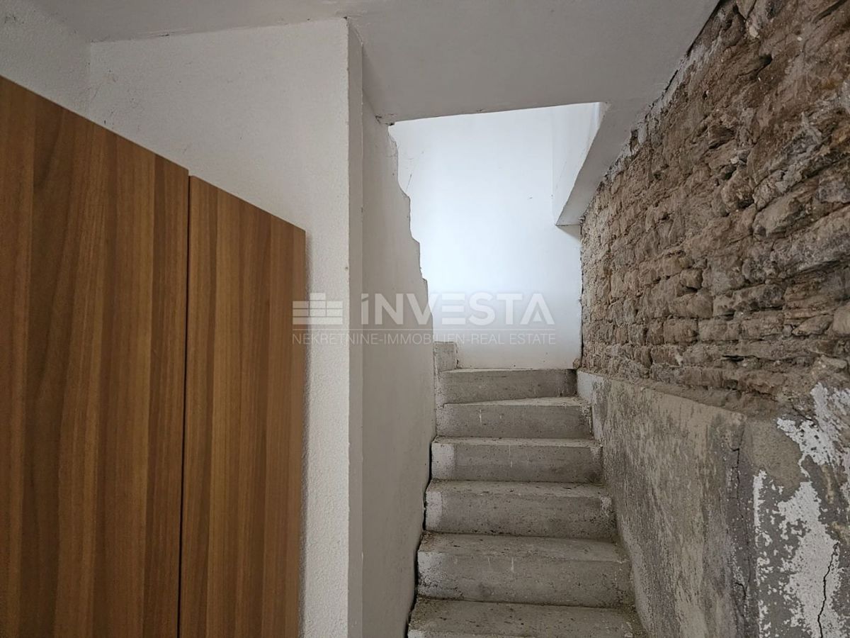 Centro di Medulin, casa in pietra parzialmente ristrutturata