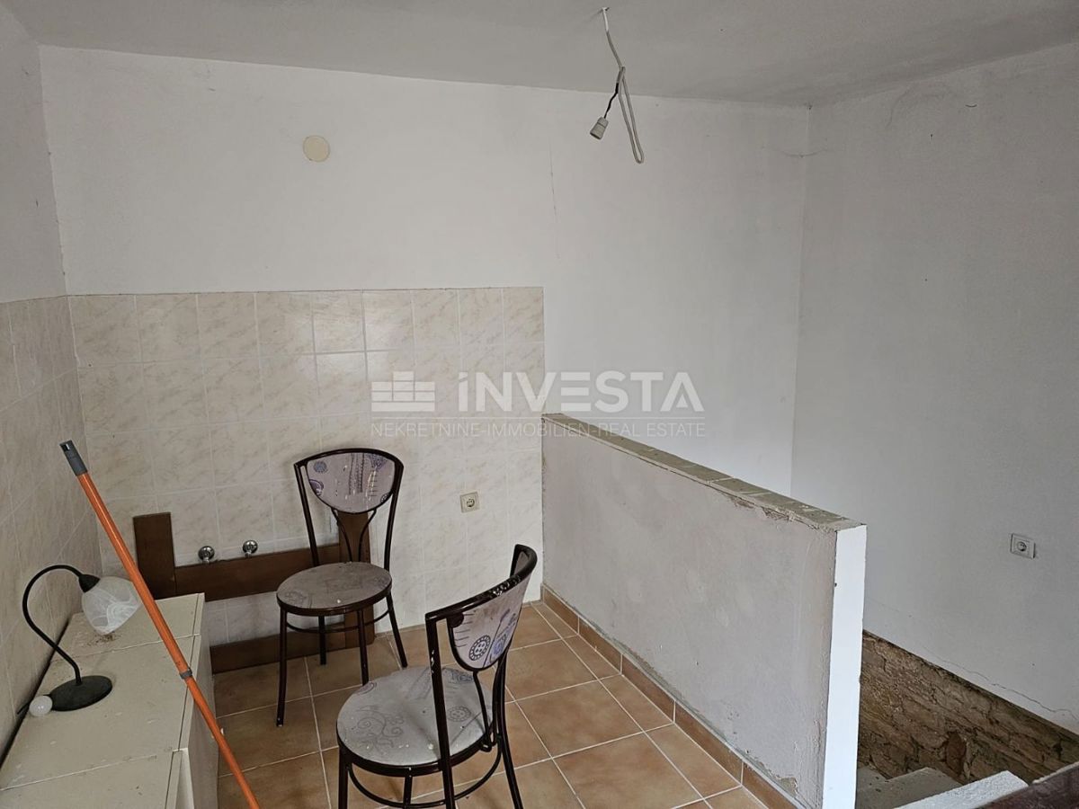 Centro di Medulin, casa in pietra parzialmente ristrutturata
