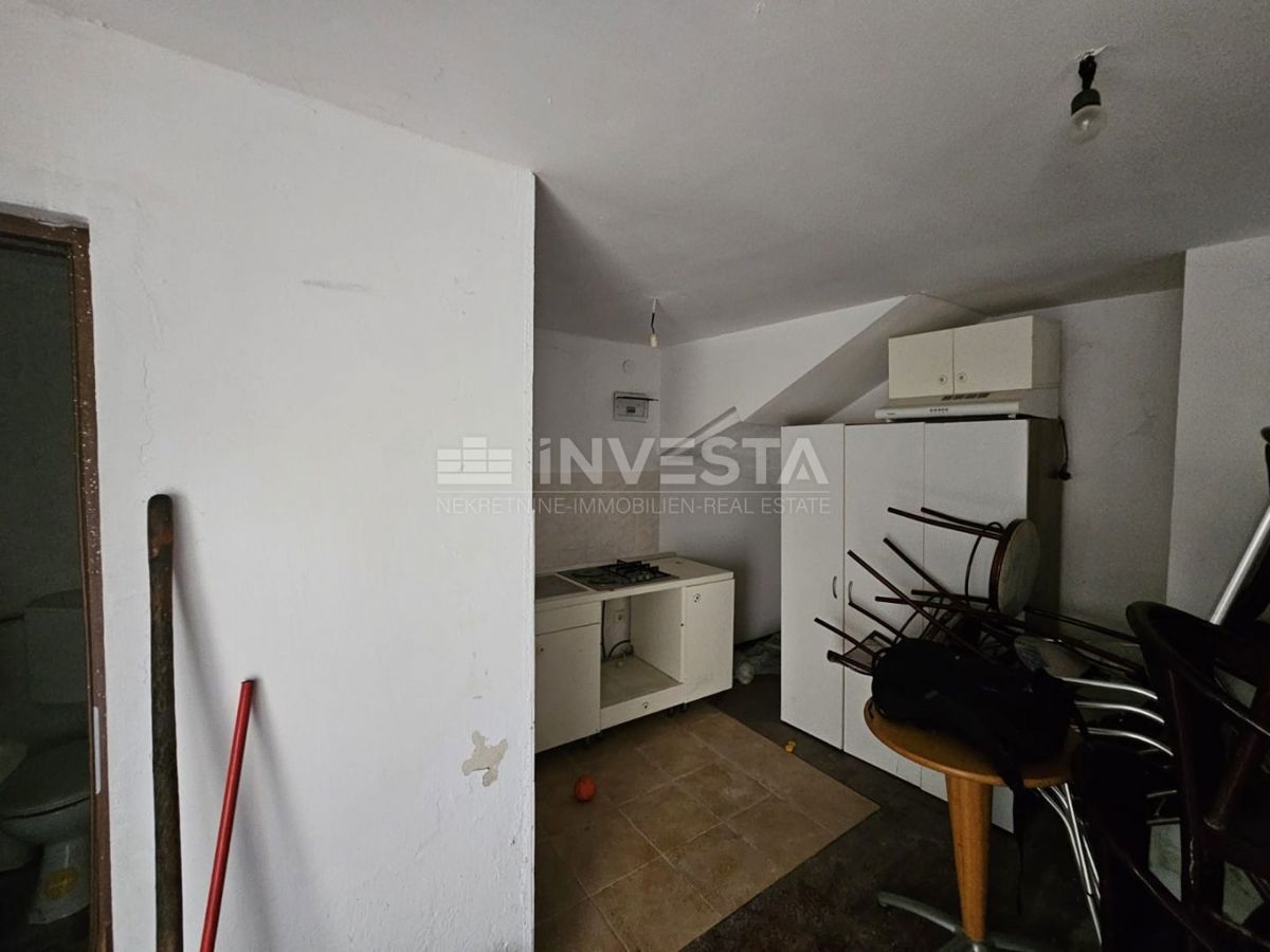 Centro di Medulin, casa in pietra parzialmente ristrutturata