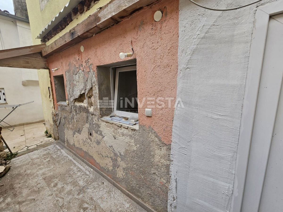 Centro di Medulin, casa in pietra parzialmente ristrutturata