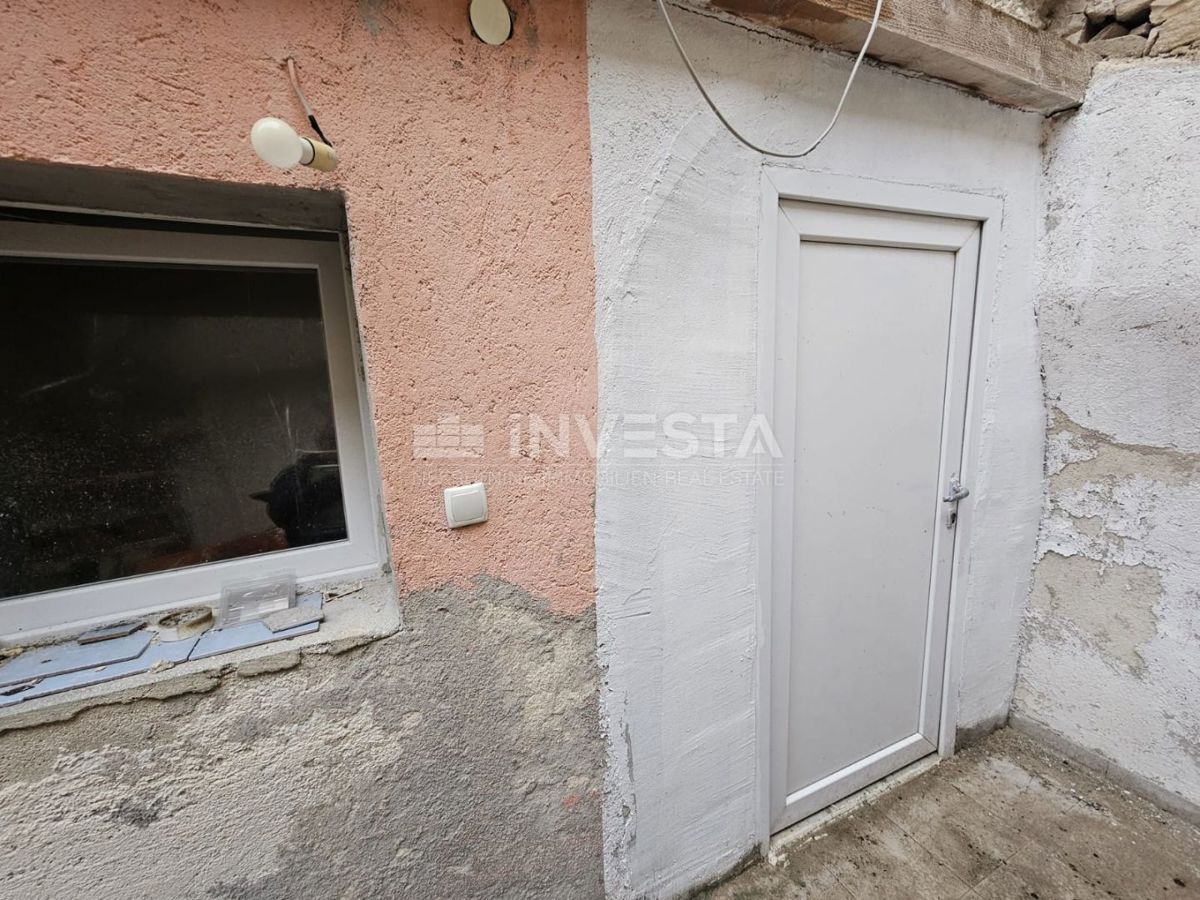 Centro di Medulin, casa in pietra parzialmente ristrutturata