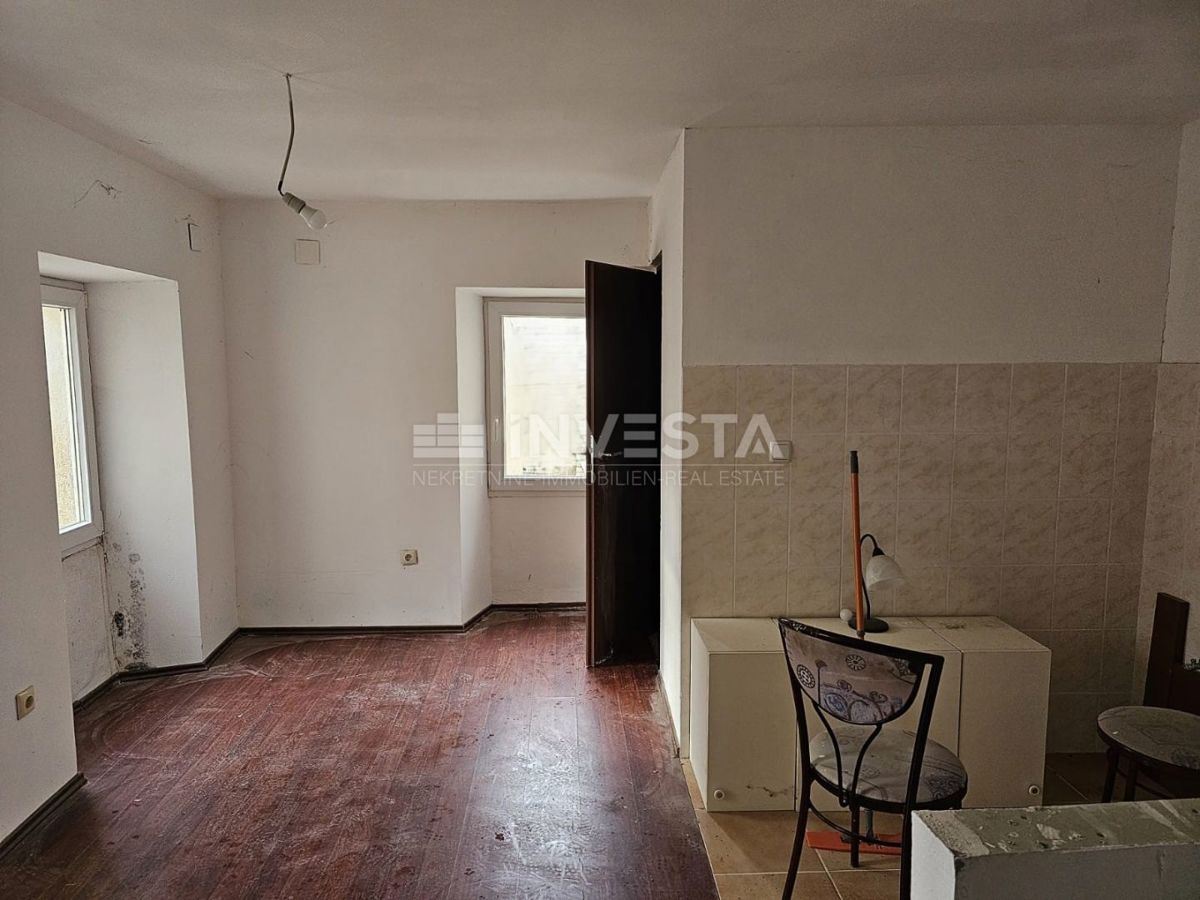 Centro di Medulin, casa in pietra parzialmente ristrutturata