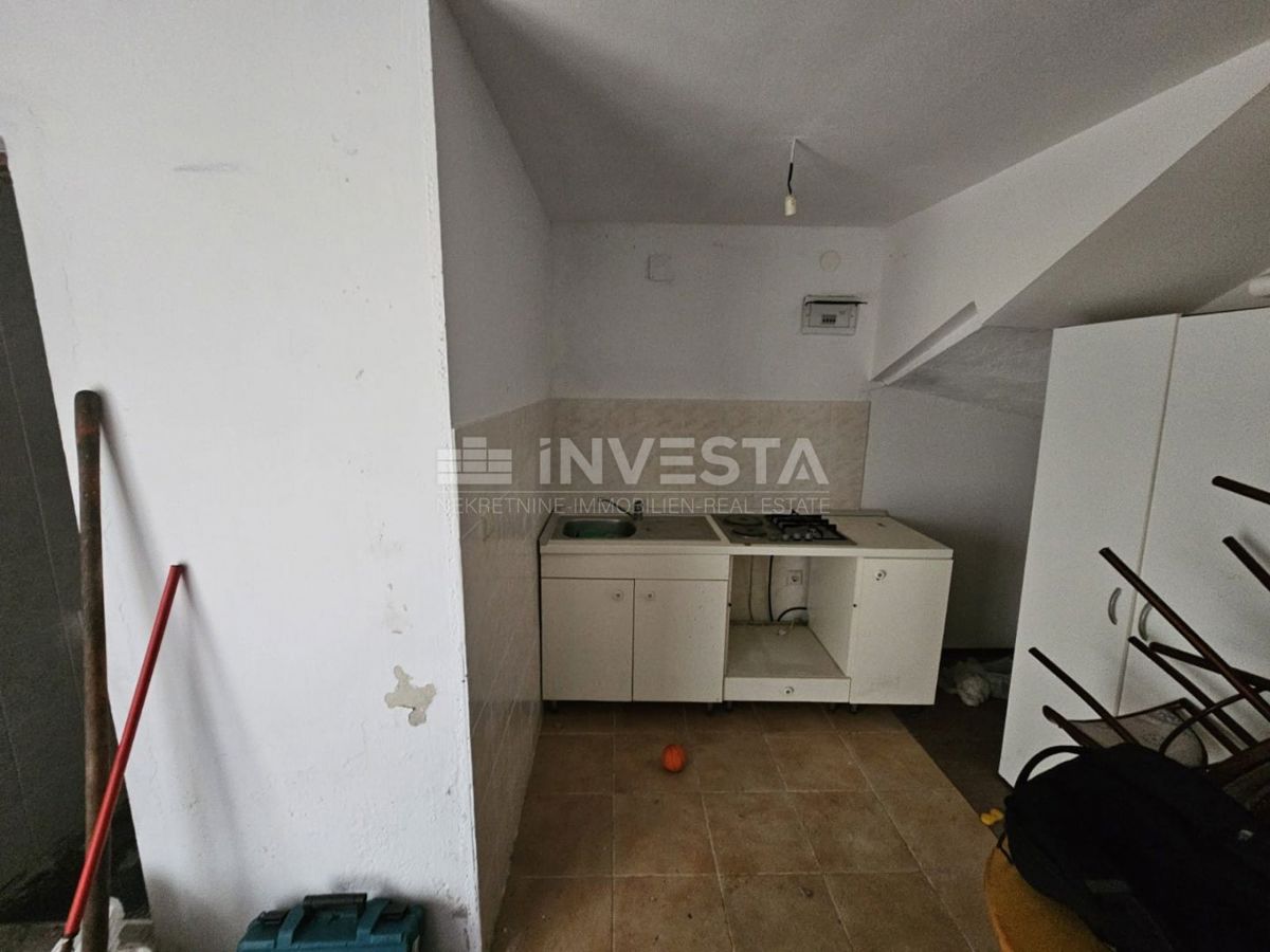 Centro di Medulin, casa in pietra parzialmente ristrutturata