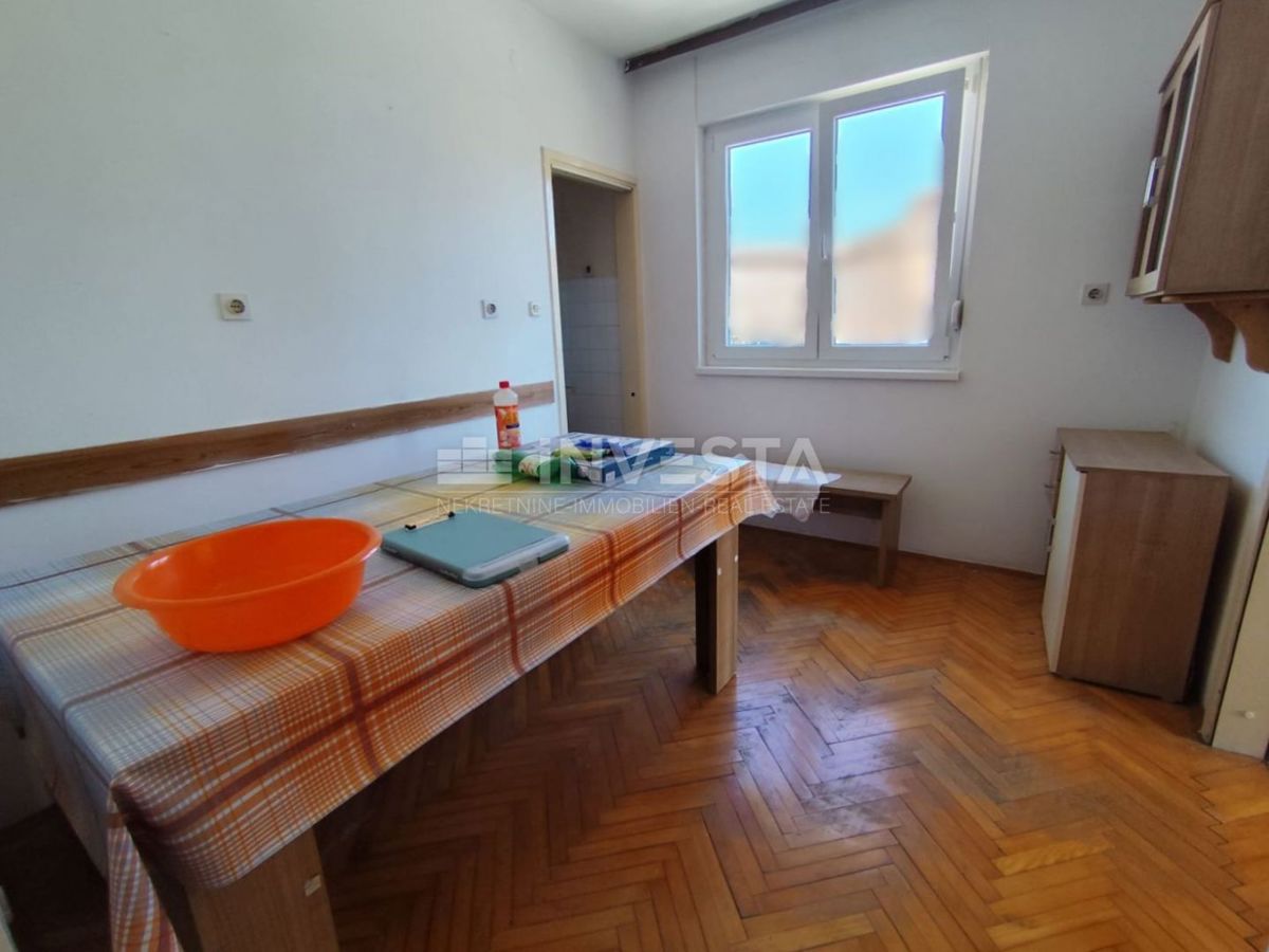 Appartamento trilocale con parcheggio, vicino al mare