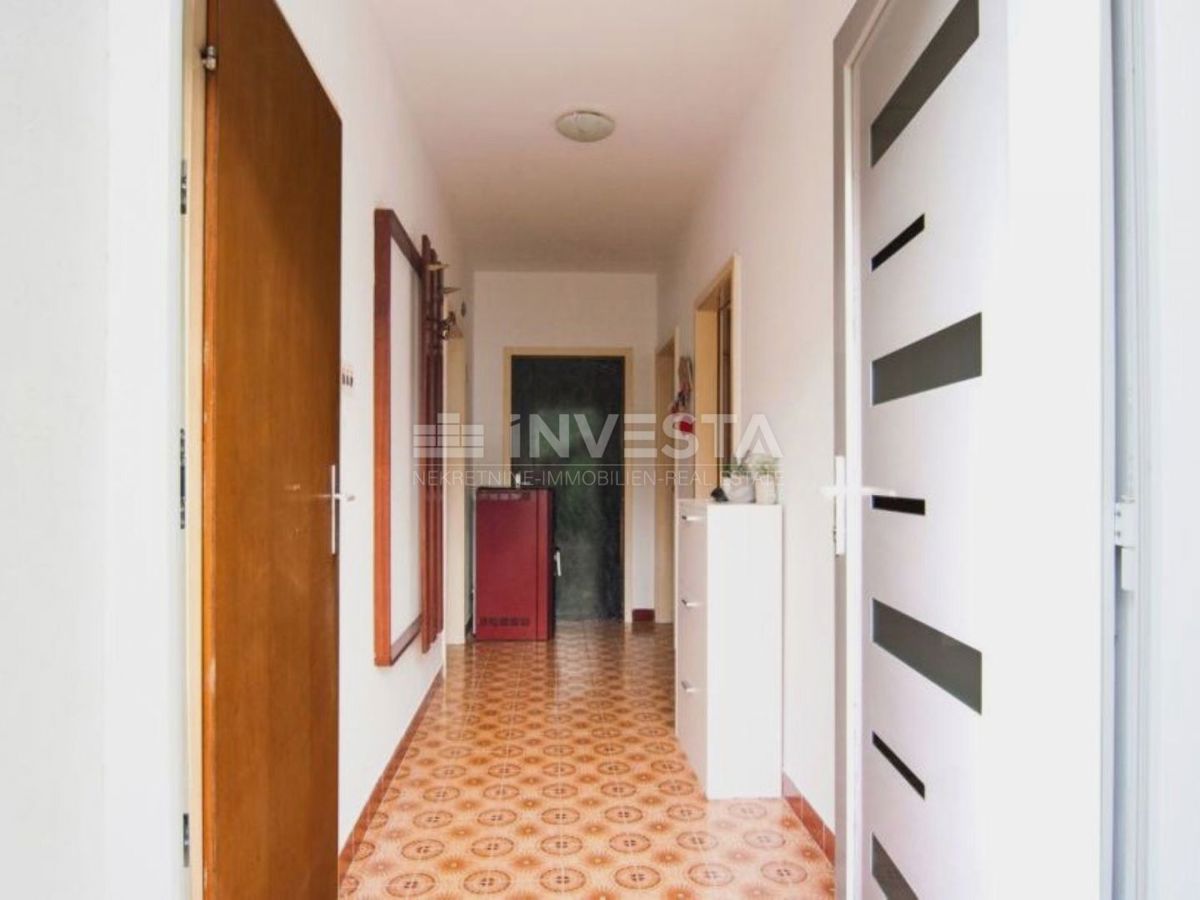 Appartamento trilocale con parcheggio, vicino al mare