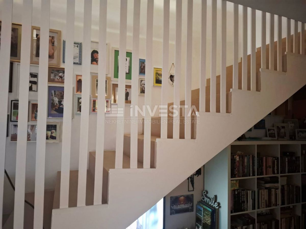 Dintorni di Pola, casa in pietra ristrutturata in fila