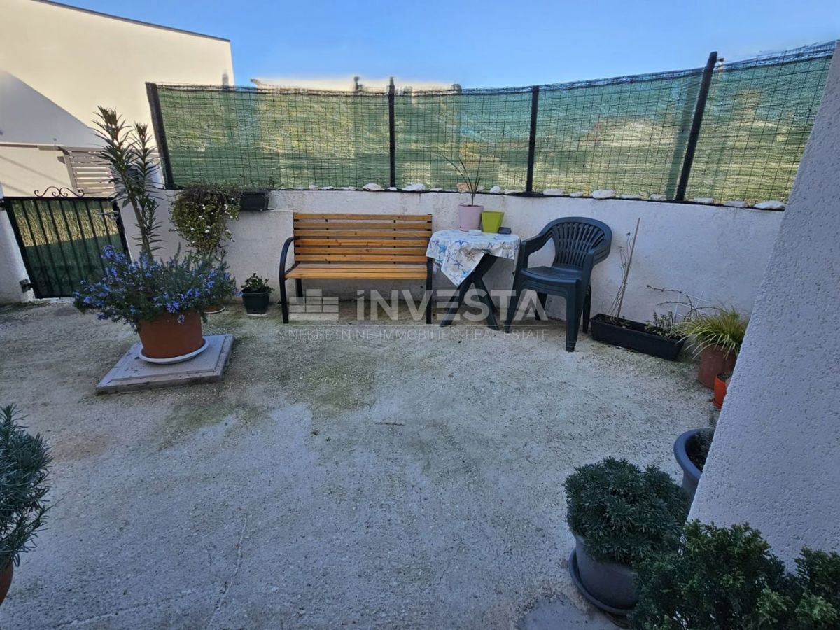Dintorni di Pola, casa in pietra ristrutturata in fila