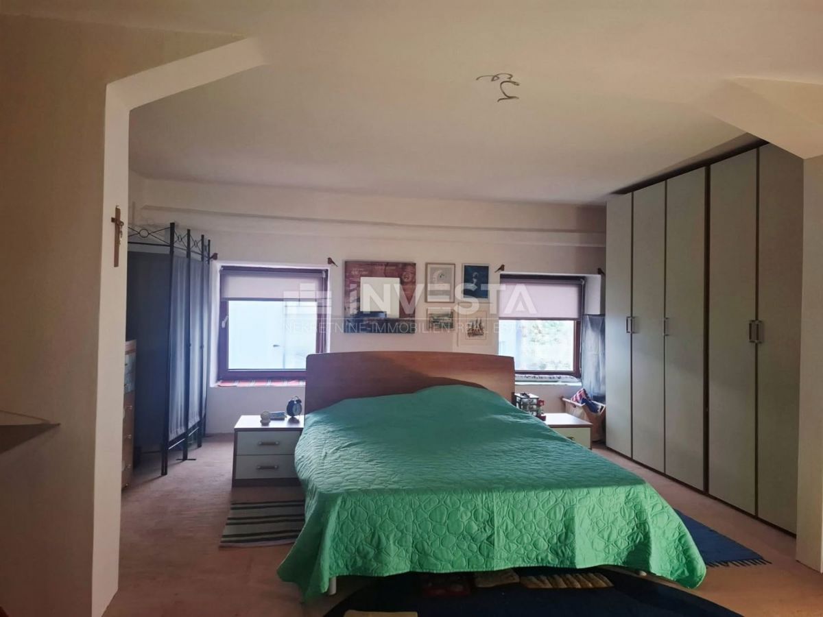 Dintorni di Pola, casa in pietra ristrutturata in fila