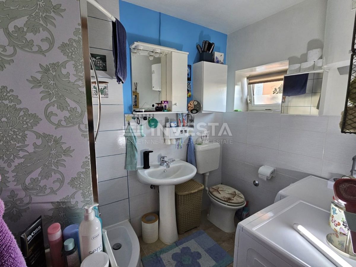 Dintorni di Pola, casa in pietra ristrutturata in fila
