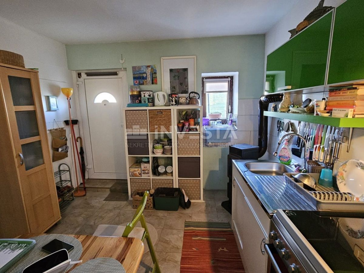 Dintorni di Pola, casa in pietra ristrutturata in fila