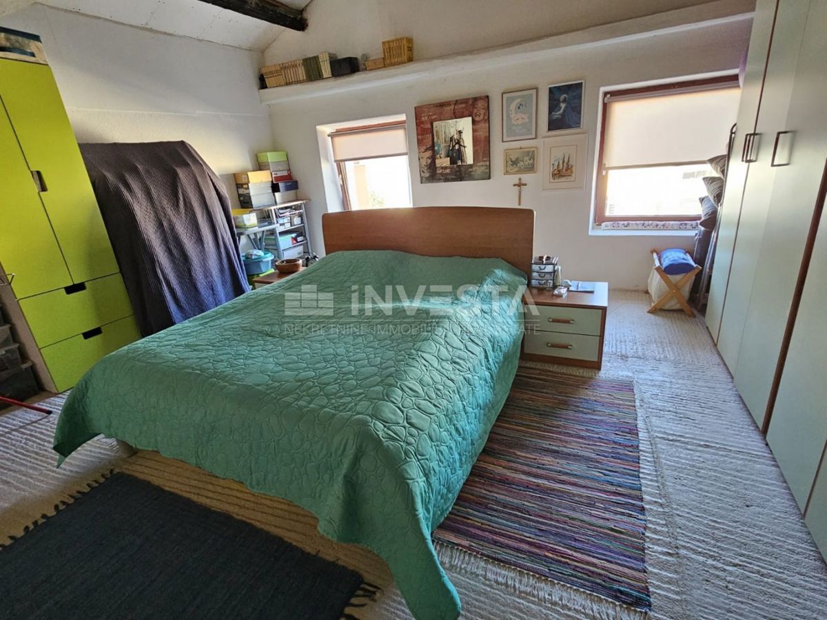 Dintorni di Pola, casa in pietra ristrutturata in fila