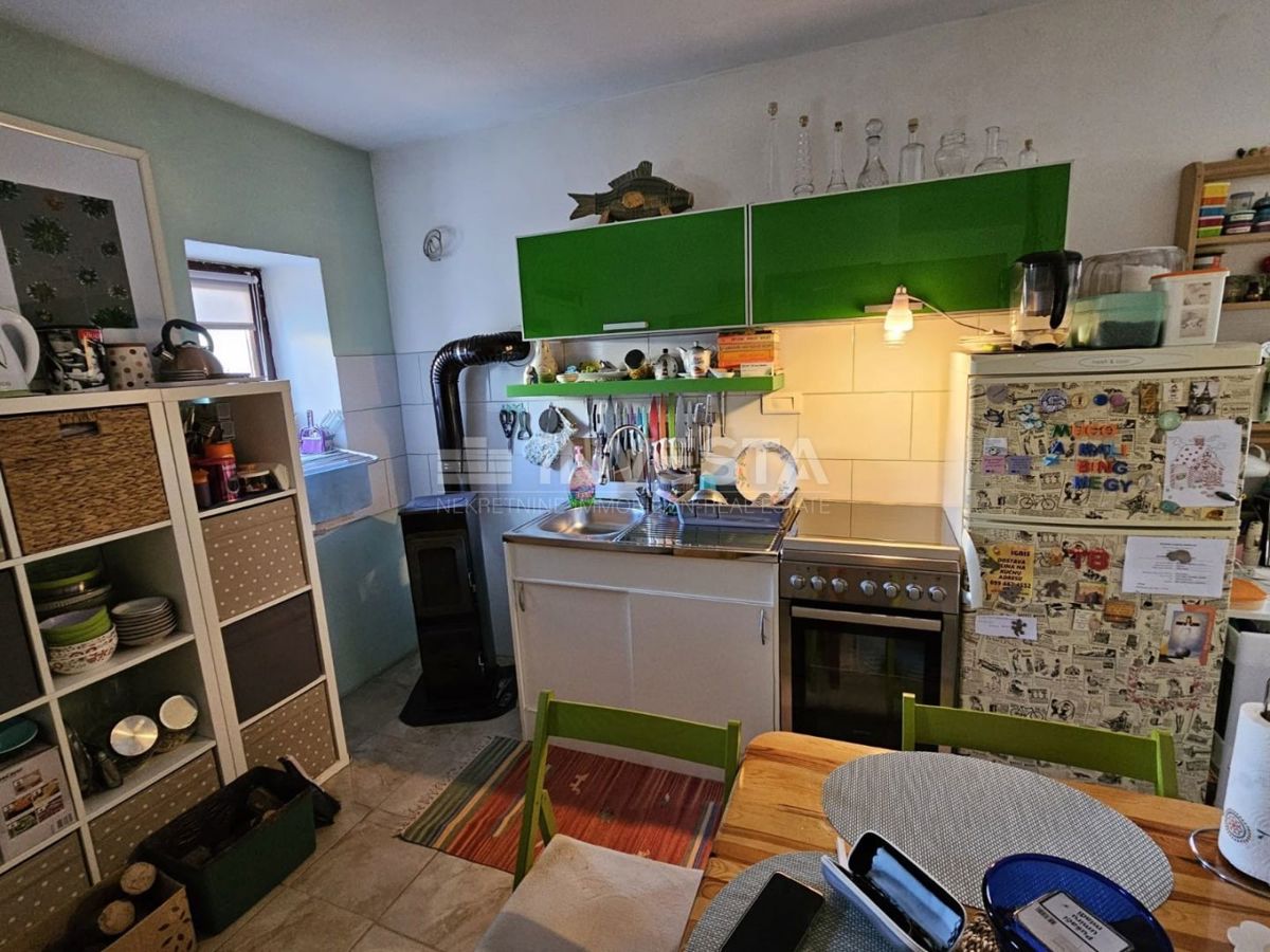 Dintorni di Pola, casa in pietra ristrutturata in fila