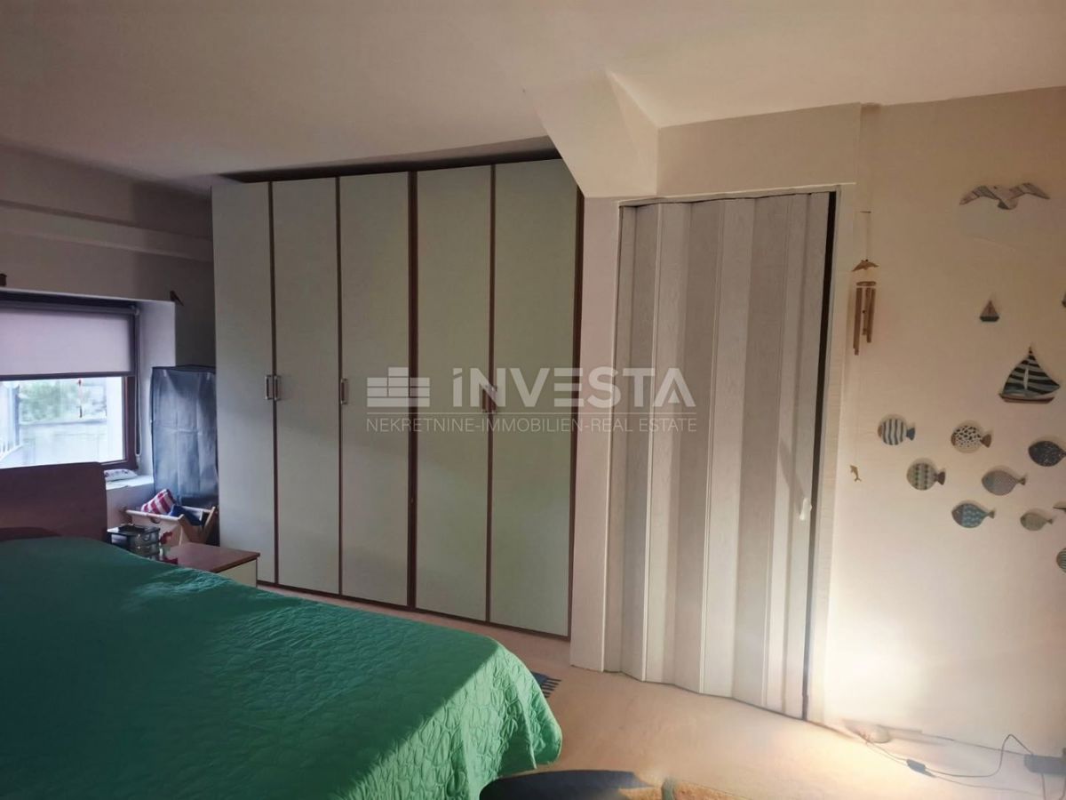 Dintorni di Pola, casa in pietra ristrutturata in fila