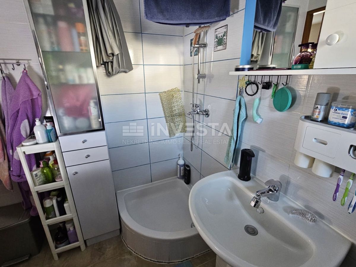 Dintorni di Pola, casa in pietra ristrutturata in fila