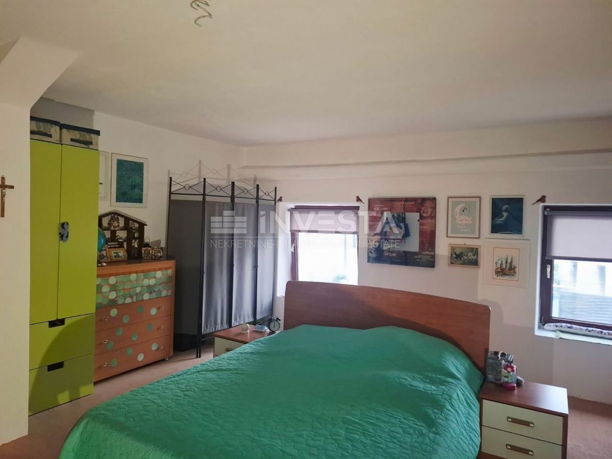 Dintorni di Pola, casa in pietra ristrutturata in fila