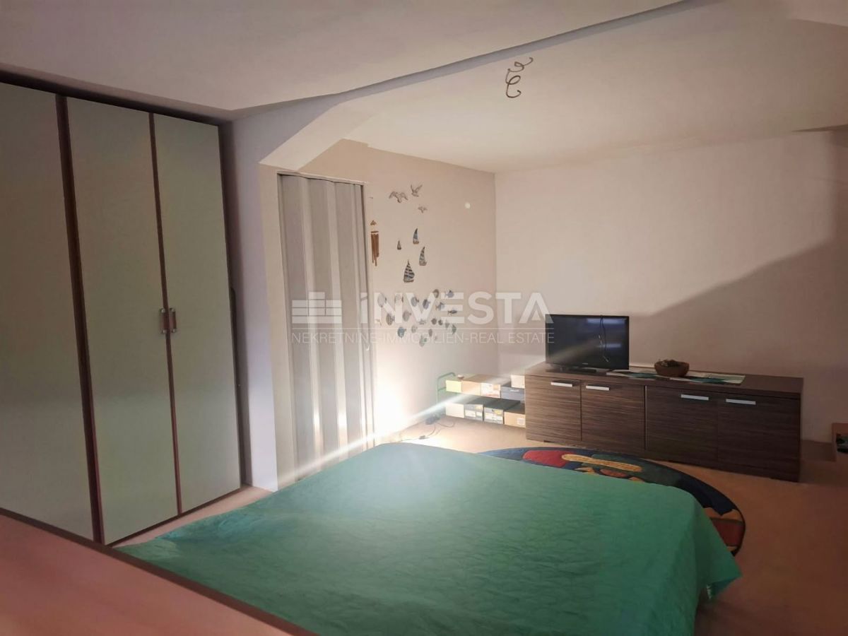 Dintorni di Pola, casa in pietra ristrutturata in fila