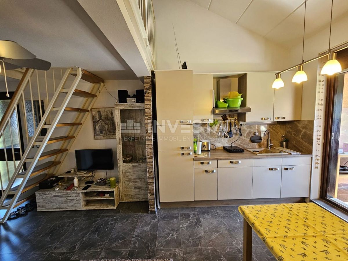 Duga Uvala, appartamento con vista mare, vicino alla spiaggia