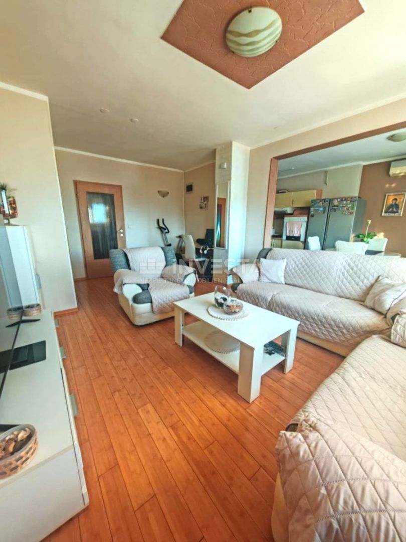 Appartamento con 3 camere da letto in una posizione richiesta