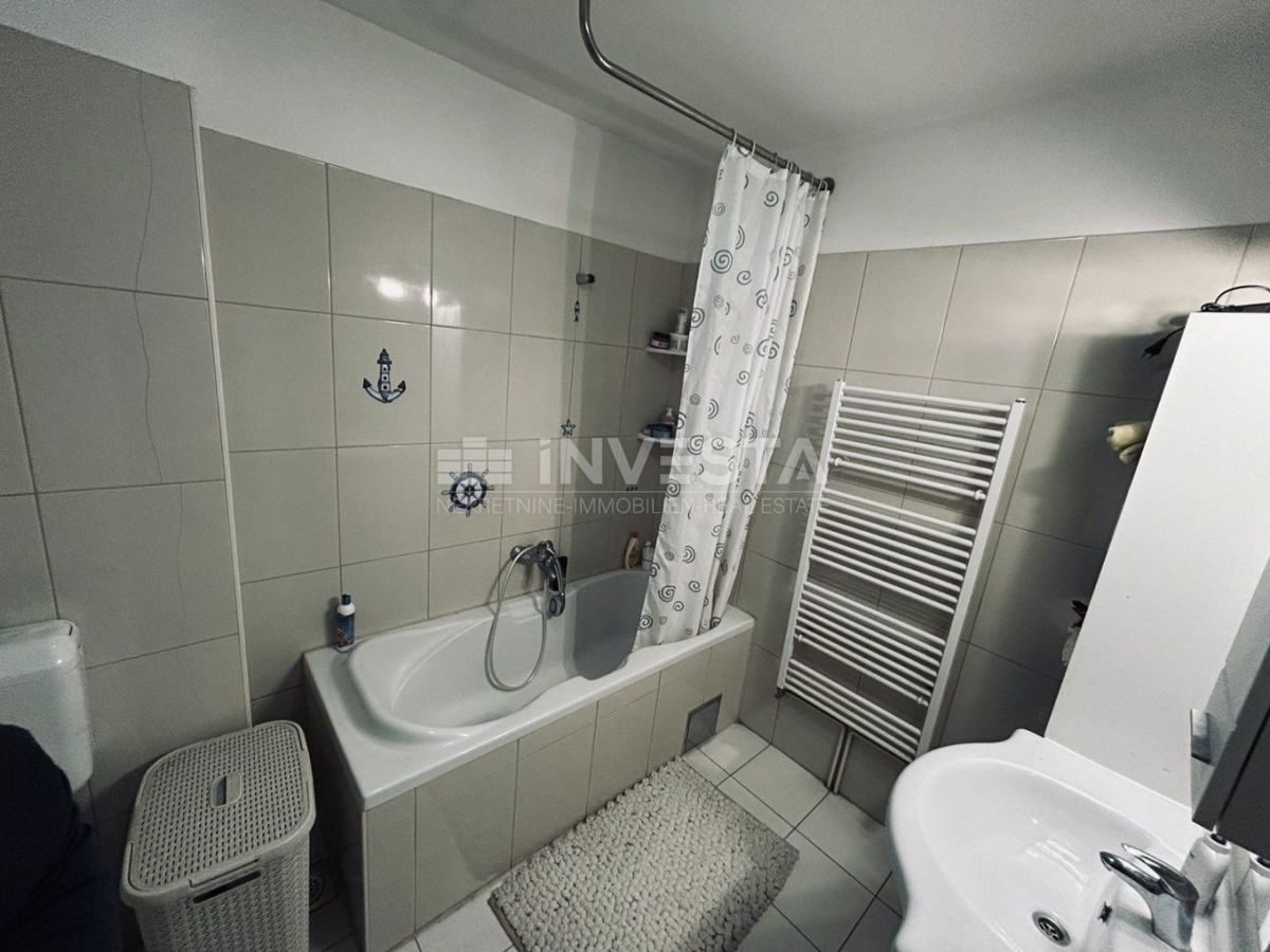 Pula, Vidikovac ampio appartamento familiare di 84m2