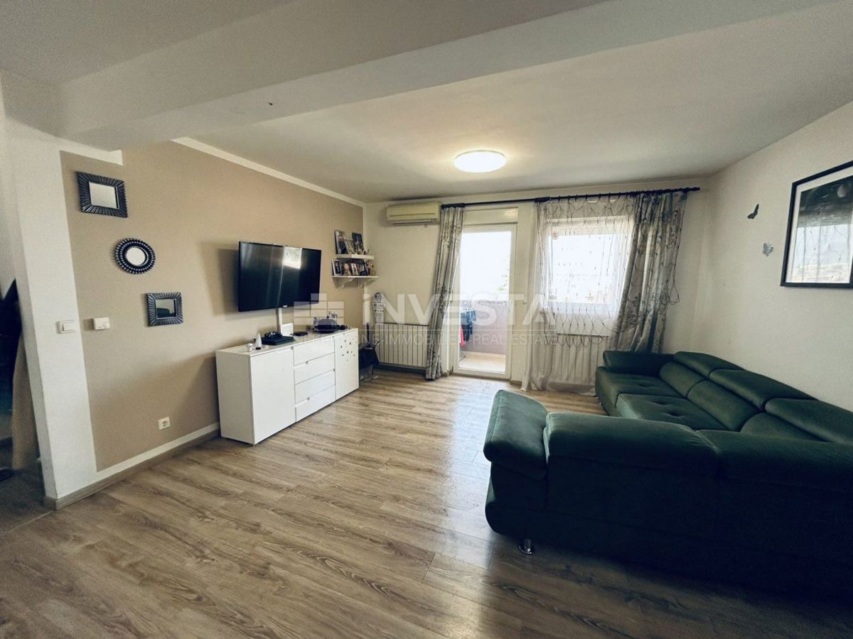 Pula, Vidikovac ampio appartamento familiare di 84m2