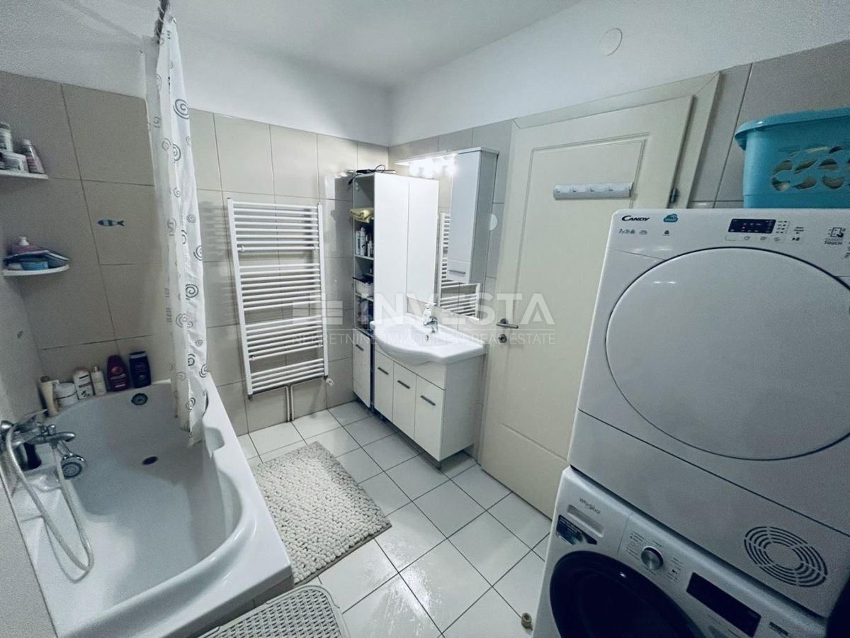 Pula, Vidikovac ampio appartamento familiare di 84m2