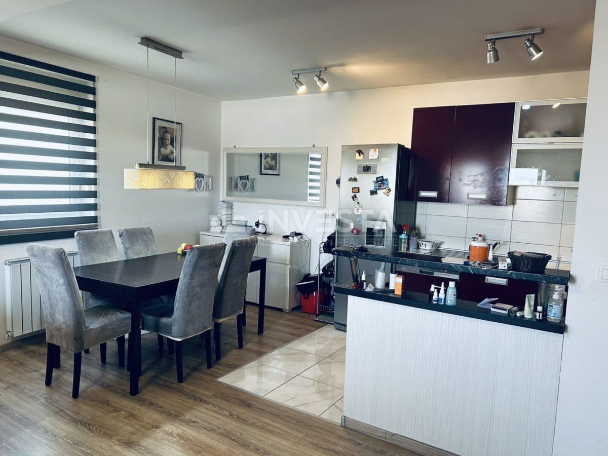 Pula, Vidikovac ampio appartamento familiare di 84m2