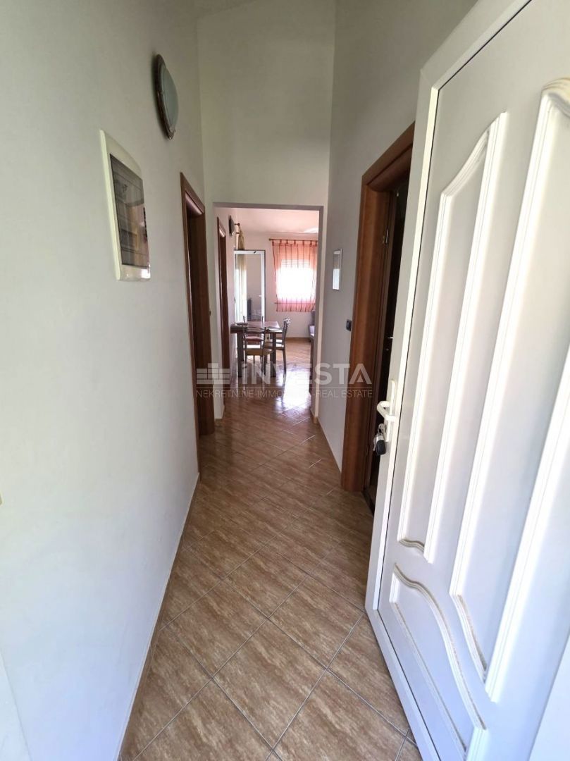 Barbariga, appartamento con due camere da letto, vista mare e piscina