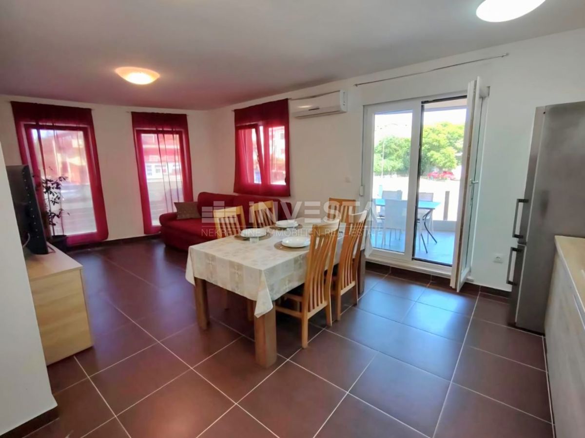 Pula, Appartamento di due locali al primo piano, riscaldamento centralizzato, parcheggio