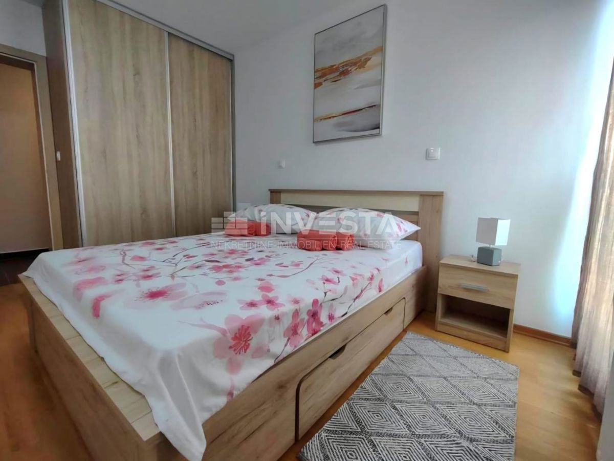 Pula, Appartamento di due locali al primo piano, riscaldamento centralizzato, parcheggio