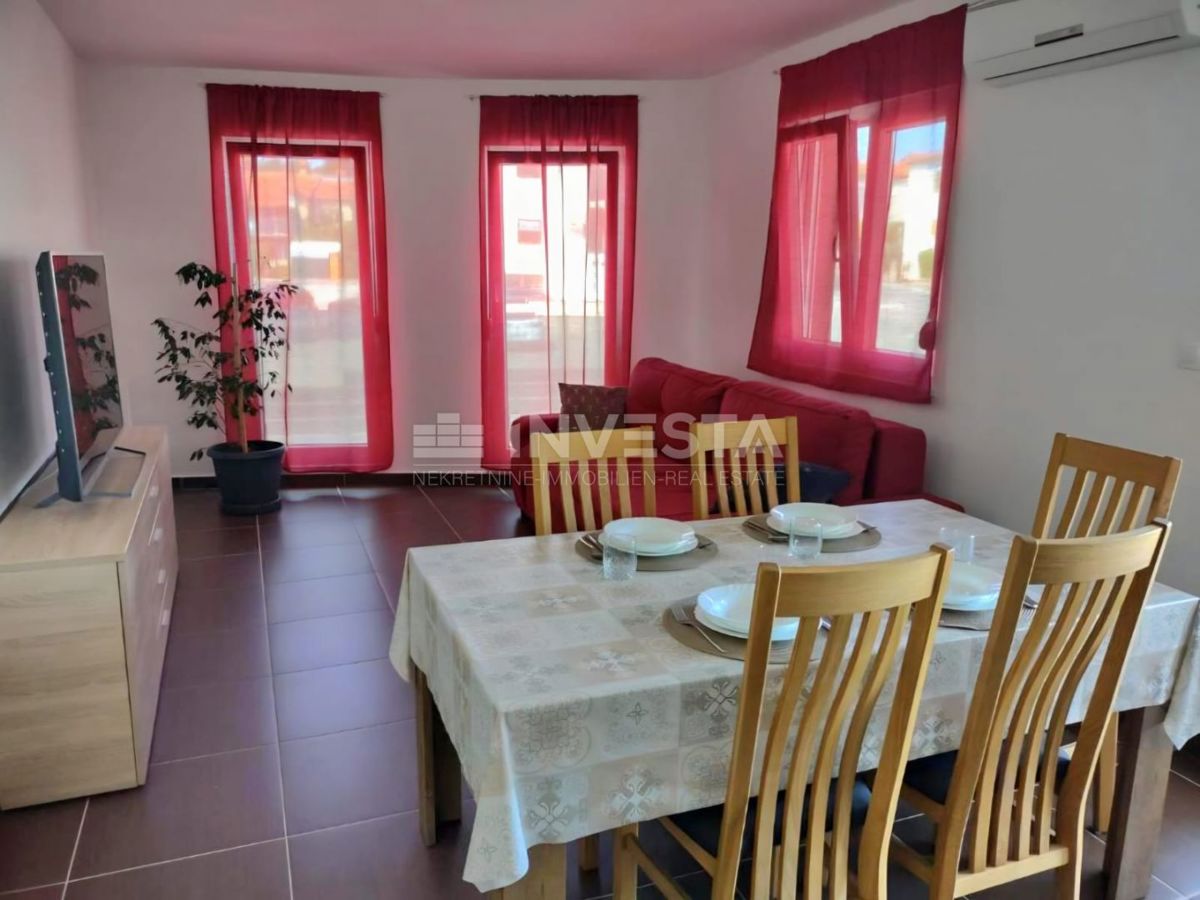 Pula, Appartamento di due locali al primo piano, riscaldamento centralizzato, parcheggio