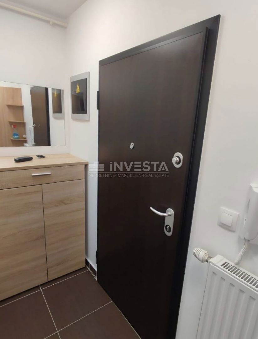 Pula, Appartamento di due locali al primo piano, riscaldamento centralizzato, parcheggio