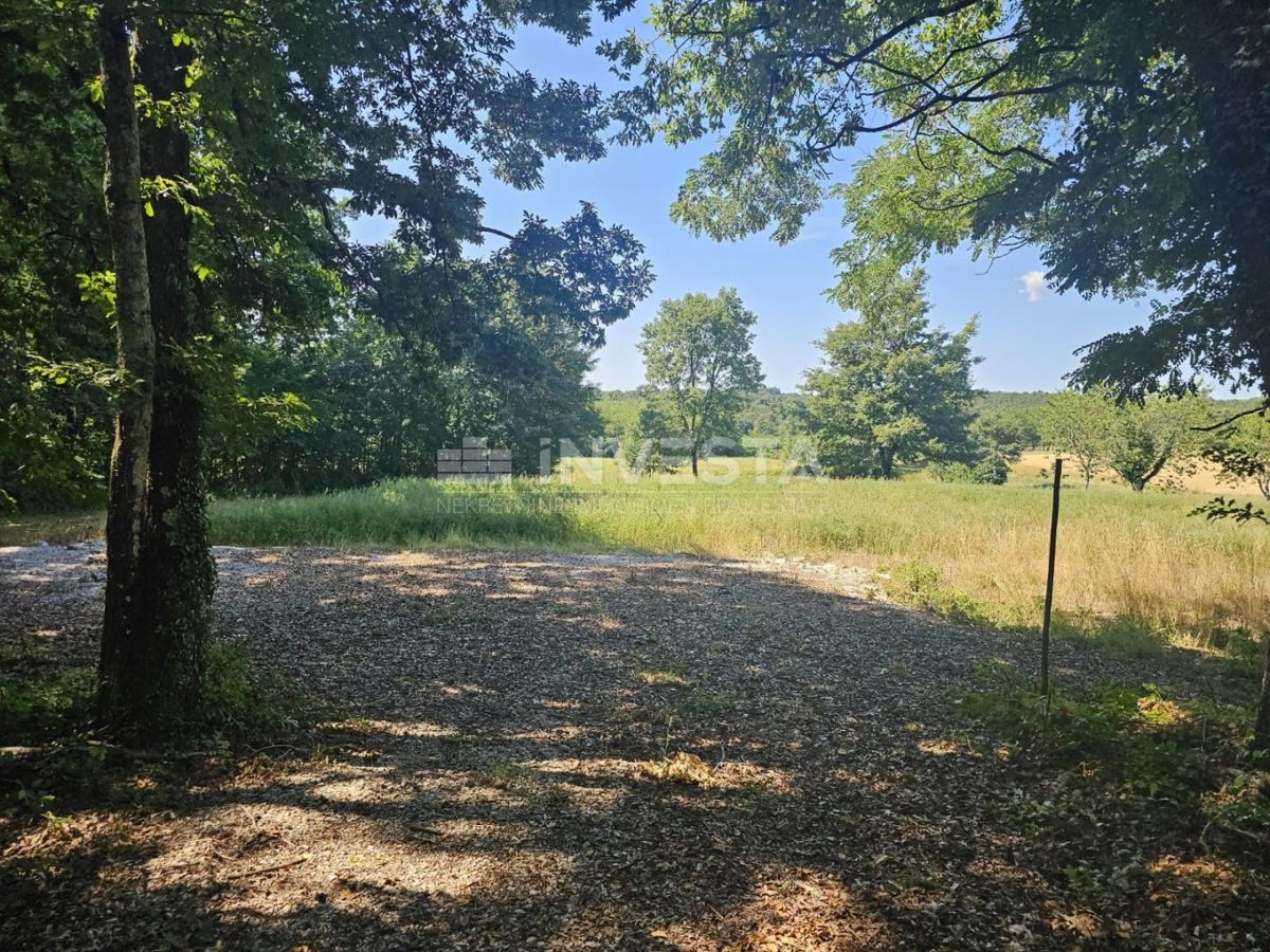 Pisino, terreno misto edificabile/agricolo 36.582 m²