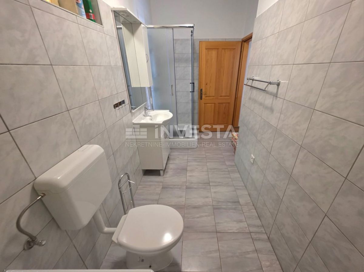 Casa a schiera ristrutturata con 3 camere da letto e cortile