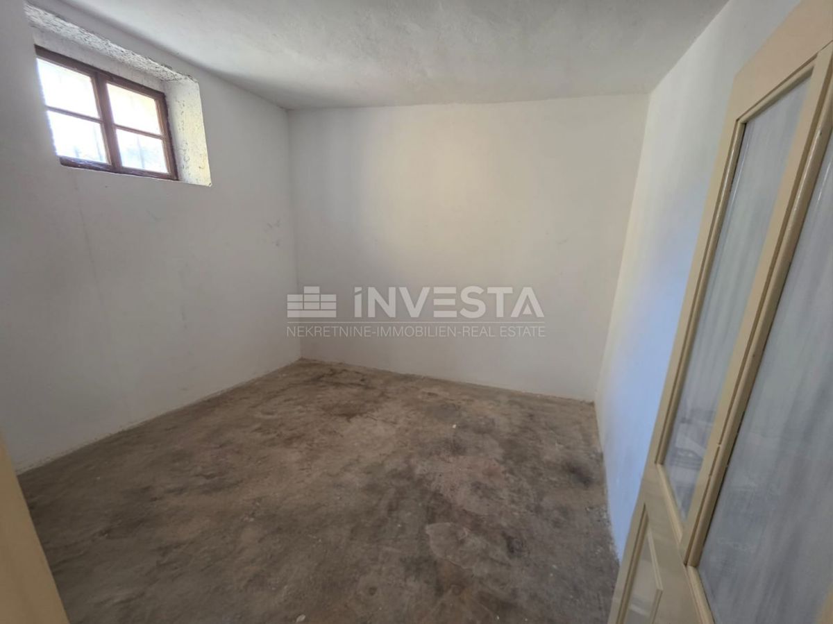 Casa a schiera ristrutturata con 3 camere da letto e cortile