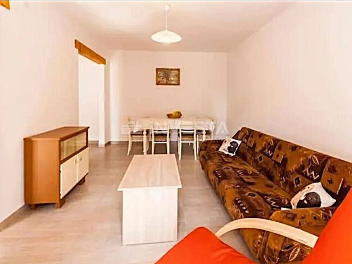 Casa a schiera ristrutturata con 3 camere da letto e cortile