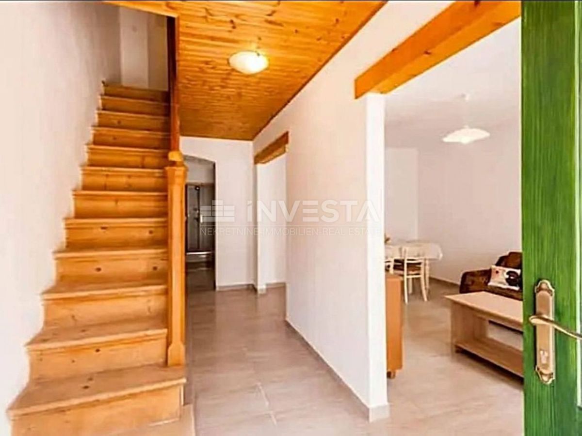 Casa a schiera ristrutturata con 3 camere da letto e cortile