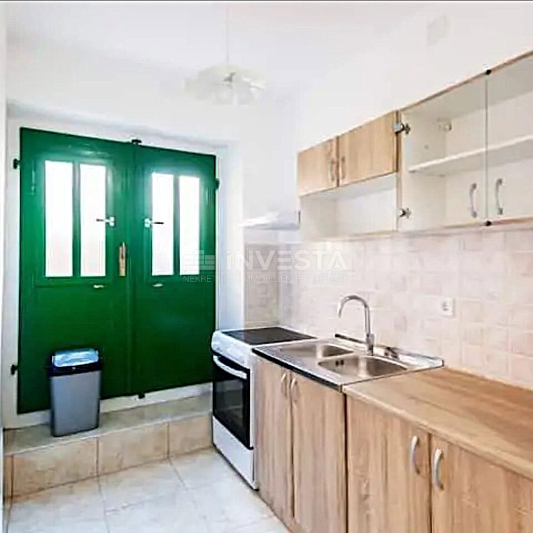 Casa a schiera ristrutturata con 3 camere da letto e cortile