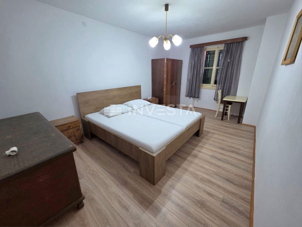 Casa a schiera ristrutturata con 3 camere da letto e cortile