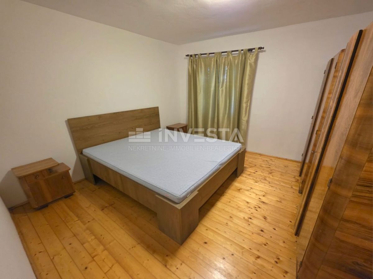 Casa a schiera ristrutturata con 3 camere da letto e cortile