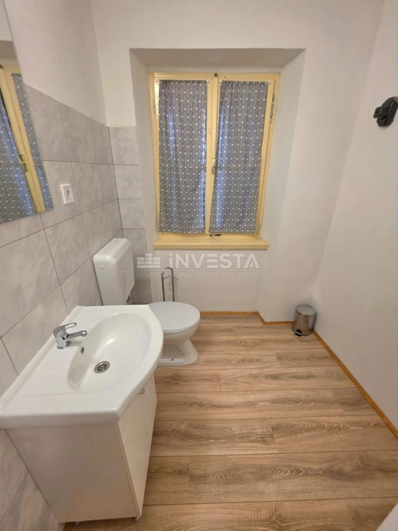 Casa a schiera ristrutturata con 3 camere da letto e cortile