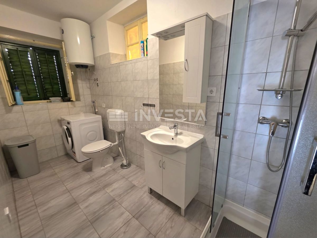 Casa a schiera ristrutturata con 3 camere da letto e cortile