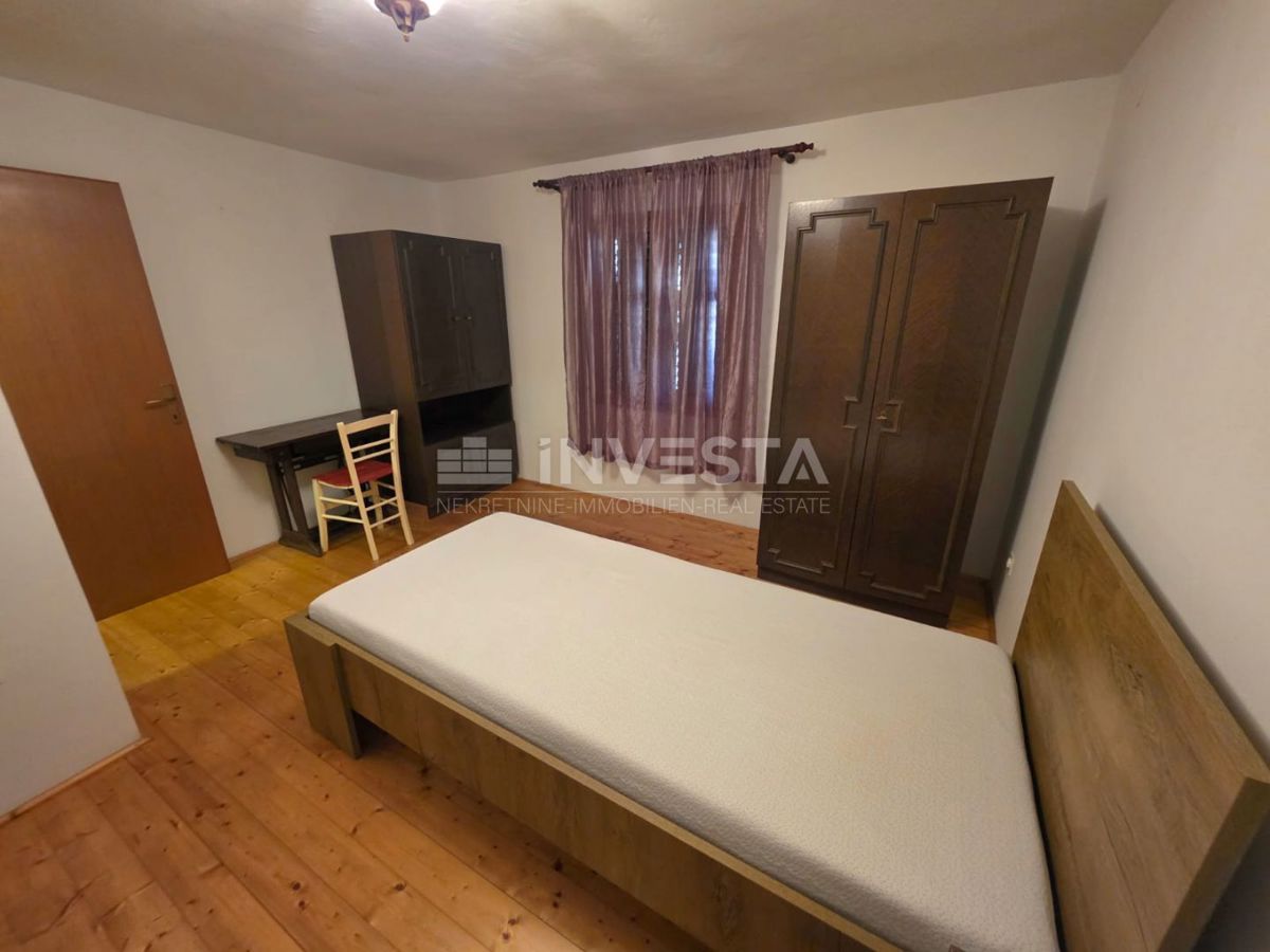 Casa a schiera ristrutturata con 3 camere da letto e cortile