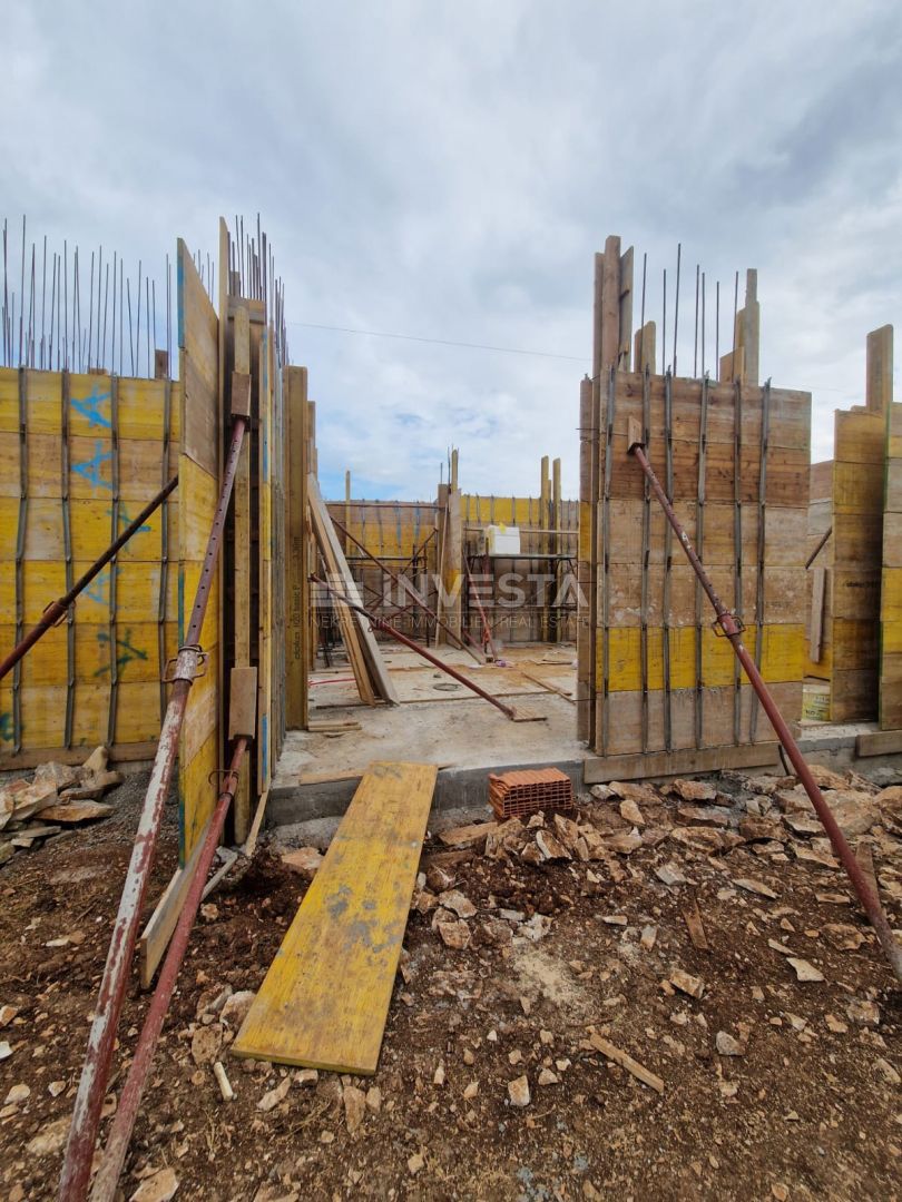 Appartamento moderno in una nuova costruzione con 2 camere da letto, parcheggio