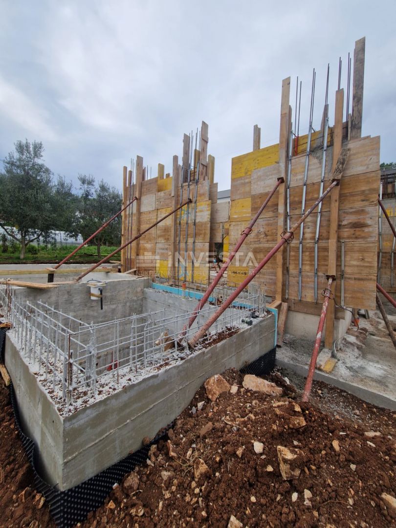 Appartamento moderno in una nuova costruzione con 2 camere da letto, parcheggio