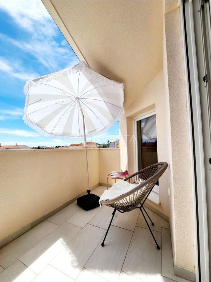 Piccolo appartamento in un edificio di nuova costruzione con terrazza