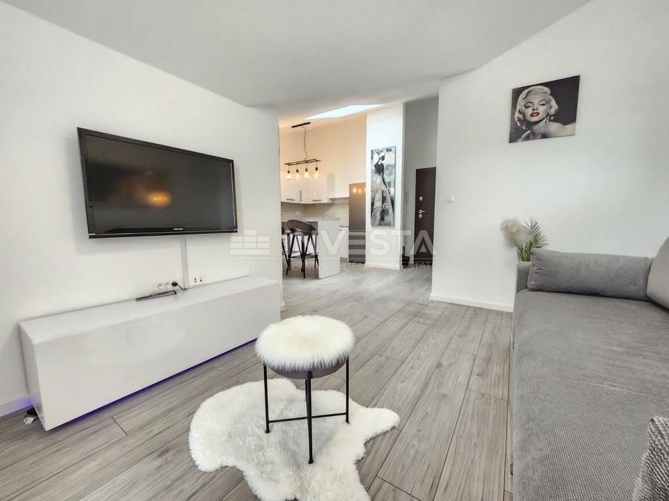 Piccolo appartamento in un edificio di nuova costruzione con terrazza