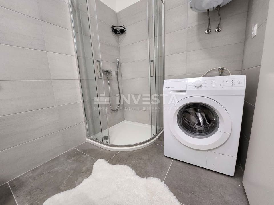 Piccolo appartamento in un edificio di nuova costruzione con terrazza