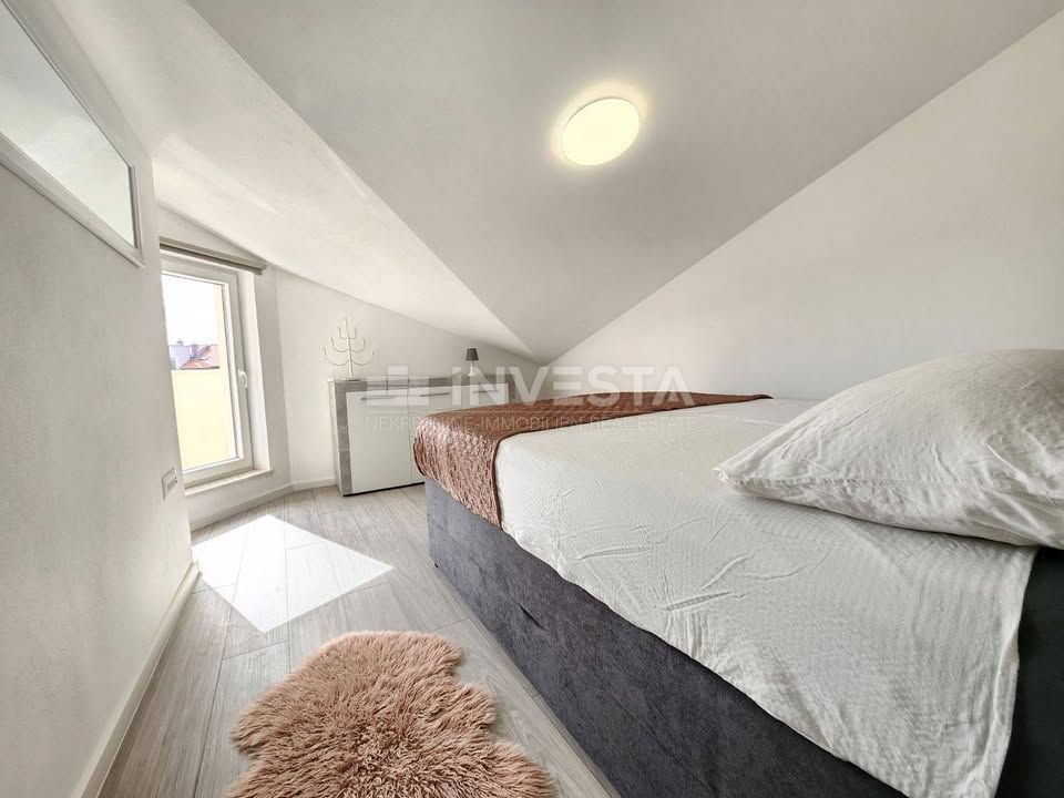 Piccolo appartamento in un edificio di nuova costruzione con terrazza