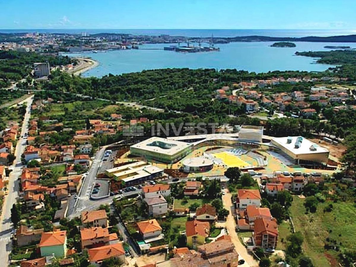 Veli Vrh, terreno edificabile in una posizione attraente