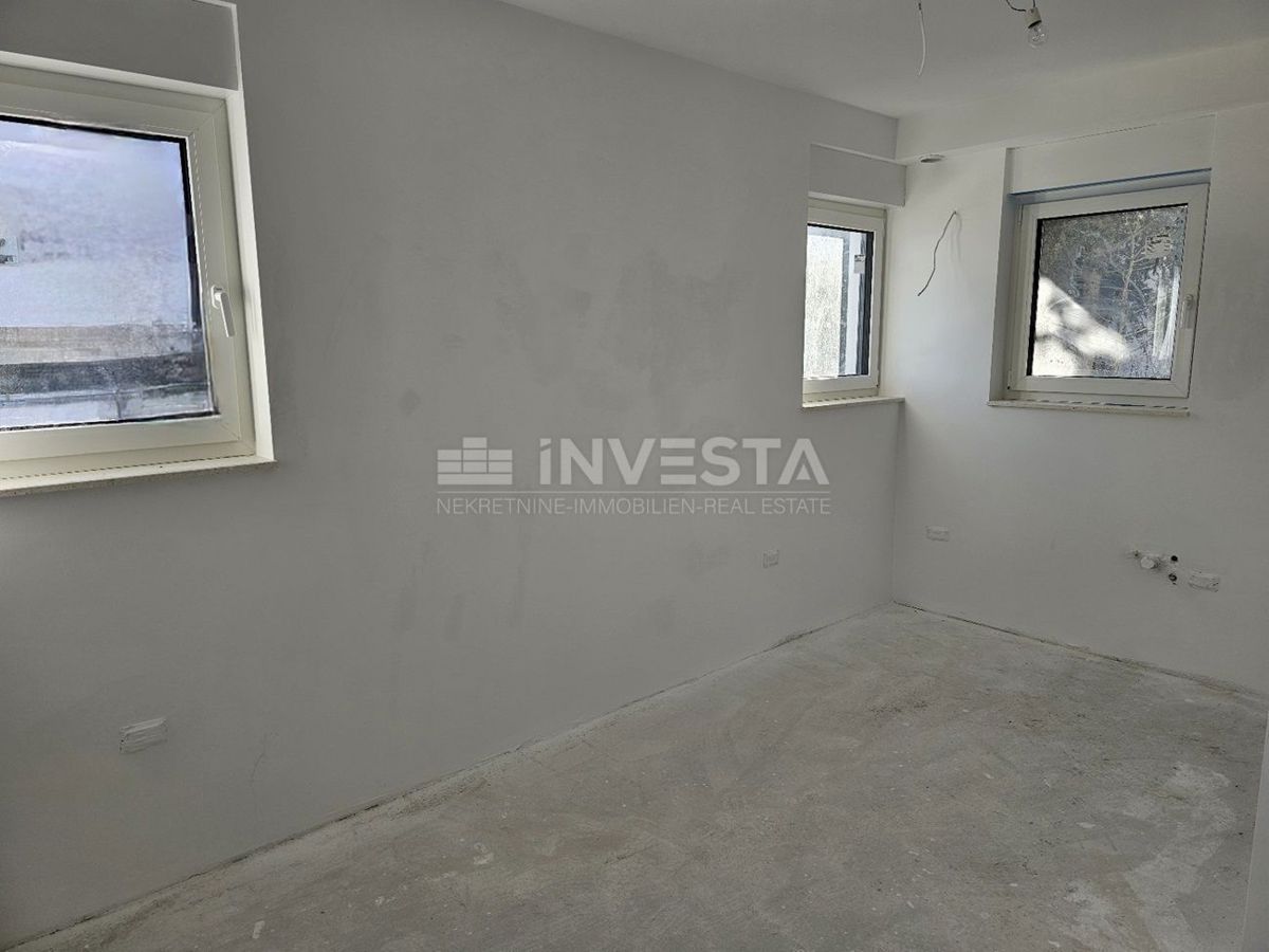 Pola, appartamento nuova costruzione, 2° piano, 95 m2, 2 camere da letto + 2 bagni + WC + giardino + parcheggio